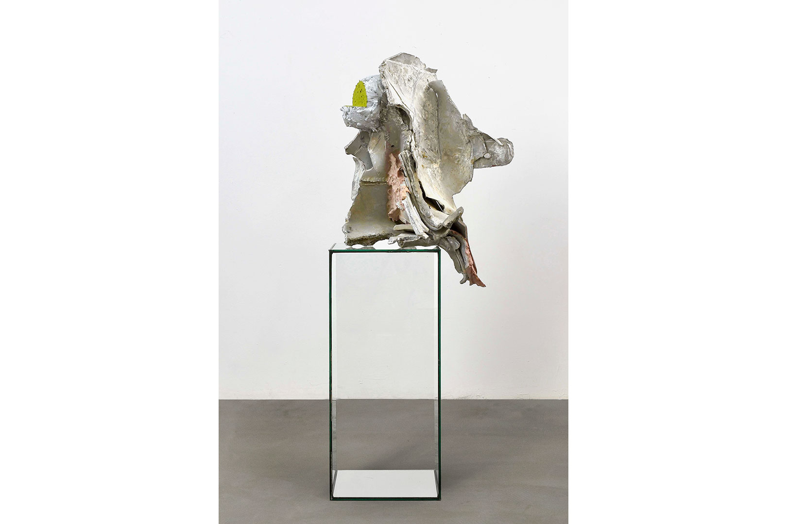 2Felix-Schramm,-Accumulation-(Gambetola),-2017,-aluminum,-polyurethane,-epoxy,-paint,-glass,-mirror-and-model-grass,145x59x54-cm